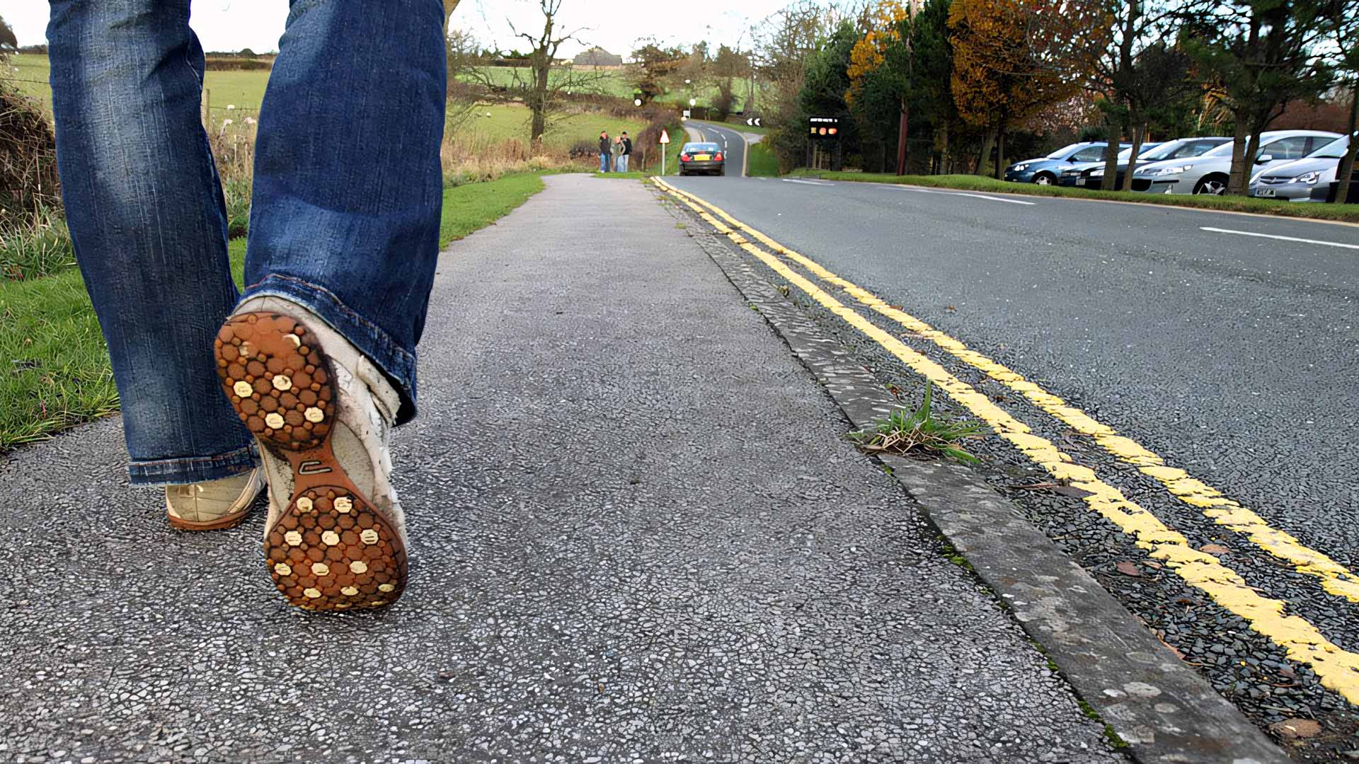 15 Safety tips when walking outdoors
